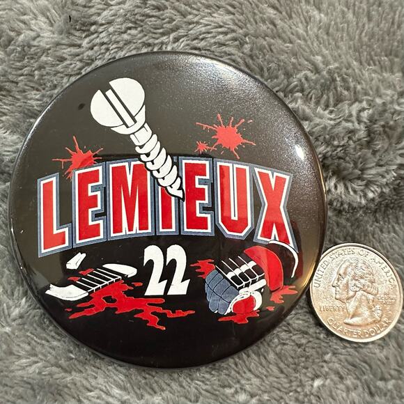 Vintage NHL Claude Lemieux #22 Hockey Pin Back Button - Picture 2 of 3